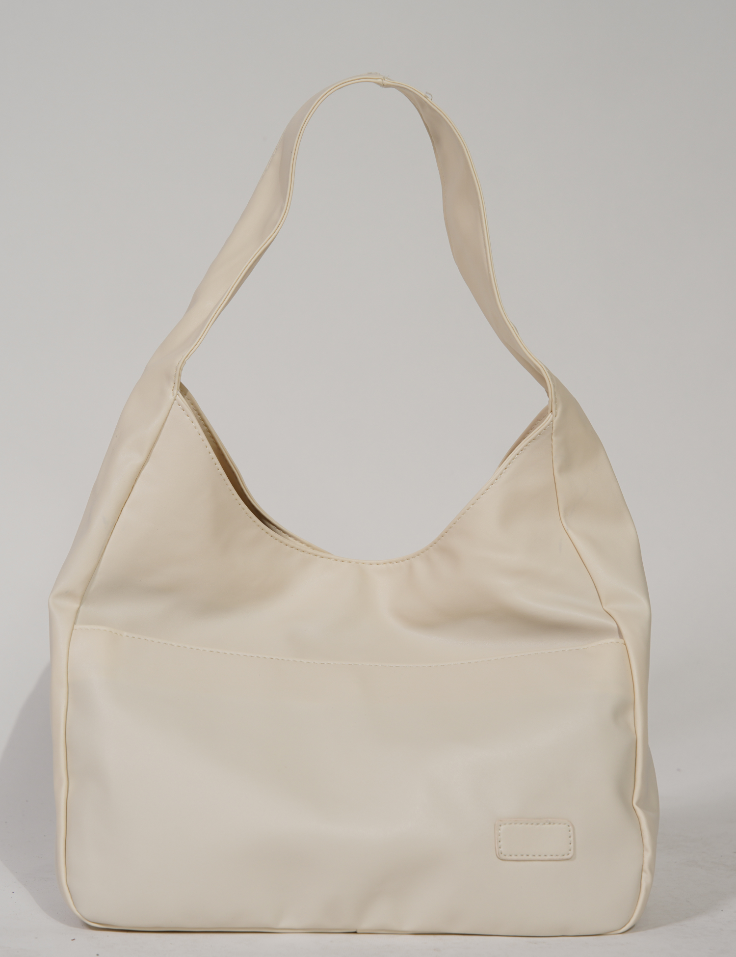 Stilfuld rund skuldertaske til kvinder i vegansk læder 10