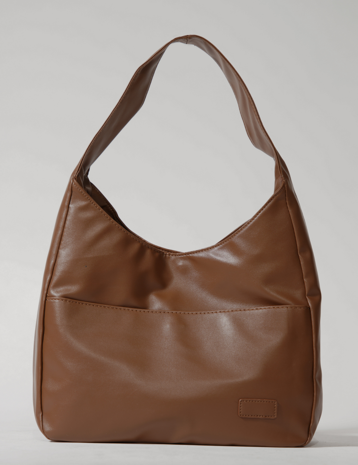 Stilfuld rund skuldertaske til kvinder i vegansk læder 9