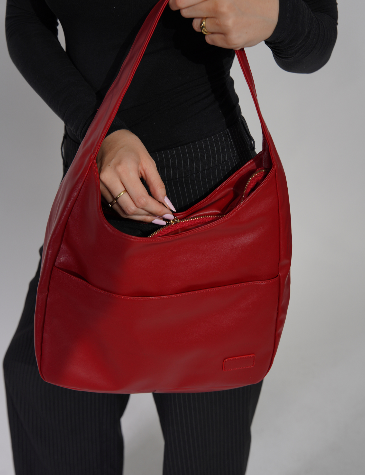 Stilfuld skuldertaske til kvinder i praktisk vegansk læder 1