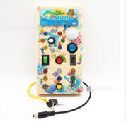 Træ Montessori LED-aktivitetstavle – Pædagogisk legetøj til småbørn med 15 lys og 9 interaktive kontakter 0