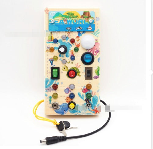 Træ Montessori LED-aktivitetstavle – Pædagogisk legetøj til småbørn med 15 lys og 9 interaktive kontakter 0