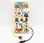 Træ Montessori LED-aktivitetstavle – Pædagogisk legetøj til småbørn med 15 lys og 9 interaktive kontakter 2