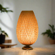 GlowCrest | Kunstnerisk Bordlampe til Hyggelige Rum