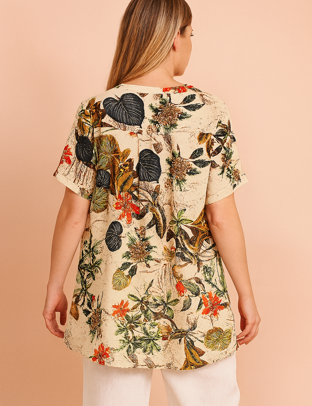 Luchtige blouse met korte mouwen en kleurrijke bloemenprint in vintage stijl, voorzien van knoopsluiting en rechte zoom