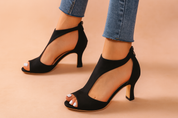 Chique dames hak sandaal met open teen, golvende uitsnijdingen en ritssluiting aan de achterkant voor een elegante look