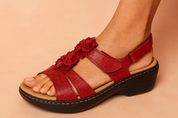 Comfort sandalen voor dames met bloemenversiering en klittenbandsluiting