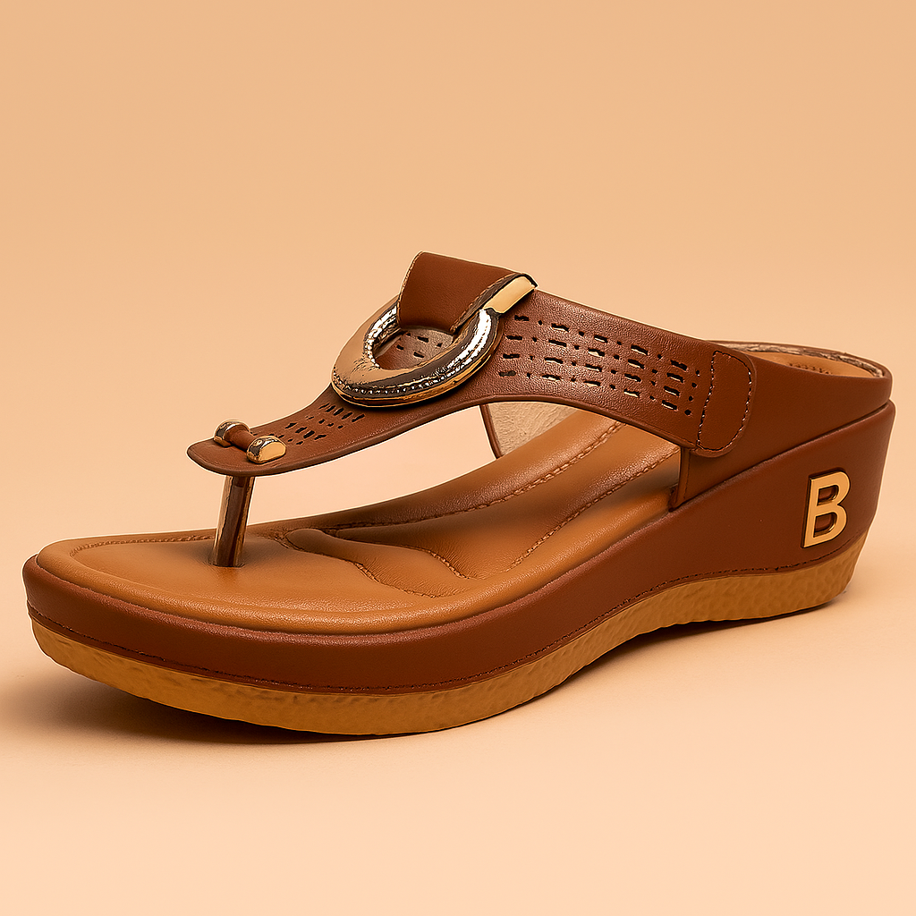 Comfort dames slippers met sleehak en decoratieve cirkelgesp