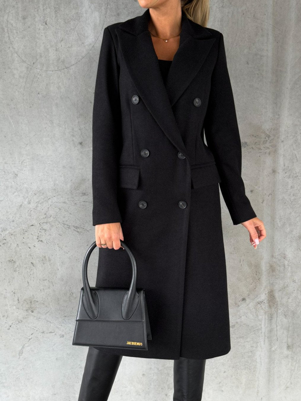 Carolina | Luxe Lang Uld Damesjakke til Elegant Stil
