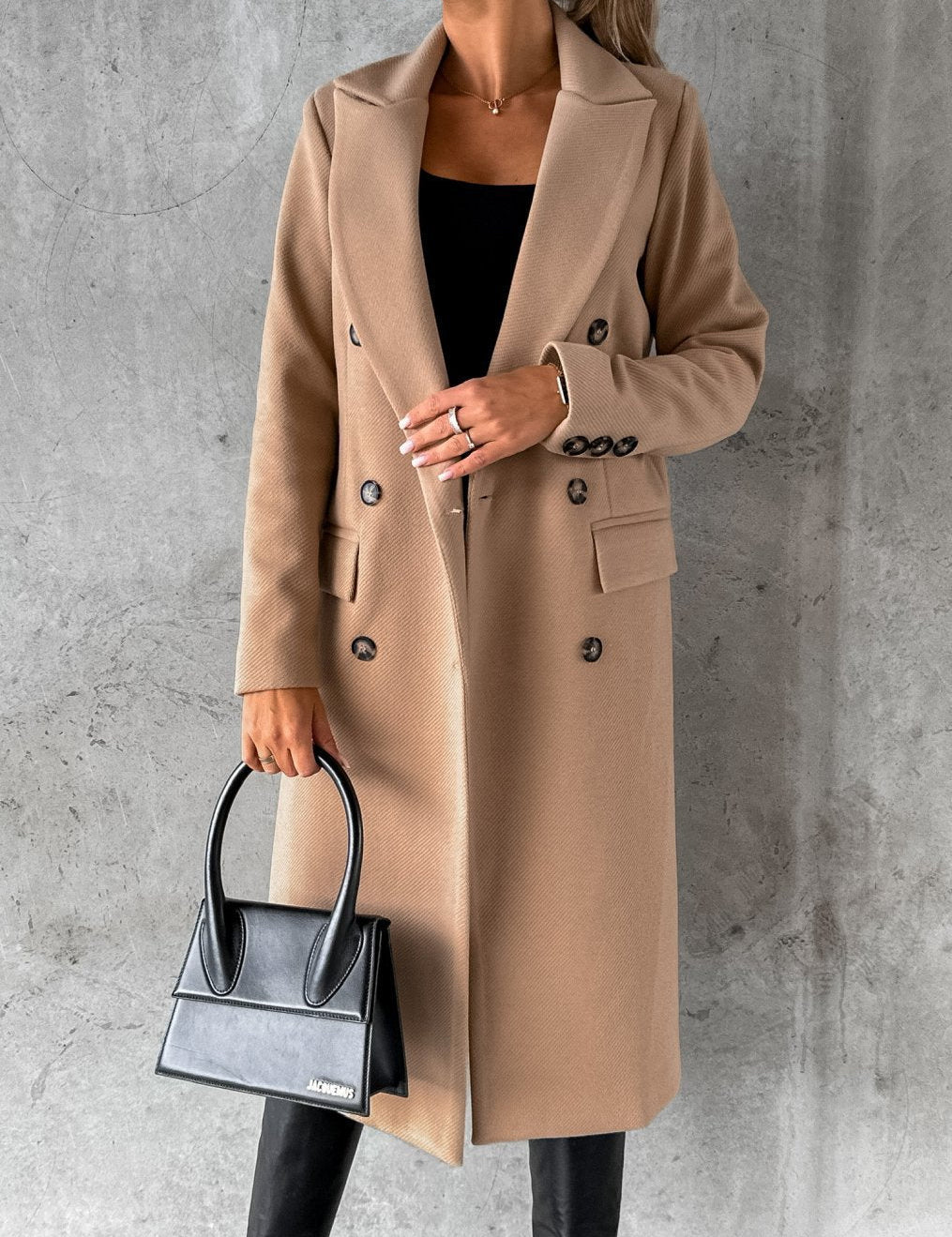 Carolina | Luxe Lang Uld Damesjakke til Elegant Stil