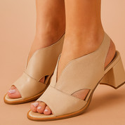Dames open sandalen met blokhak, gebogen uitsnijdingen en slingbackband, ideaal voor dagelijks comfort en stijl.