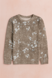 Taupekleurige gebreide top met lange mouwen, zachte bloemenprint, ronde hals en een relaxte pasvorm voor casual laagjes.