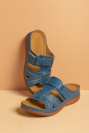 Dames instap slippers met brede band en geperforeerd design