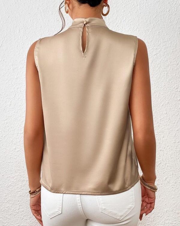 Lyra - Stilfuld Satin Ærmeløs Bluse med Chic Drejet Hals