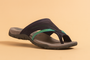 Lichte outdoor teenslipper voor dames met gevormde zool en gebogen banden voor extra stabiliteit