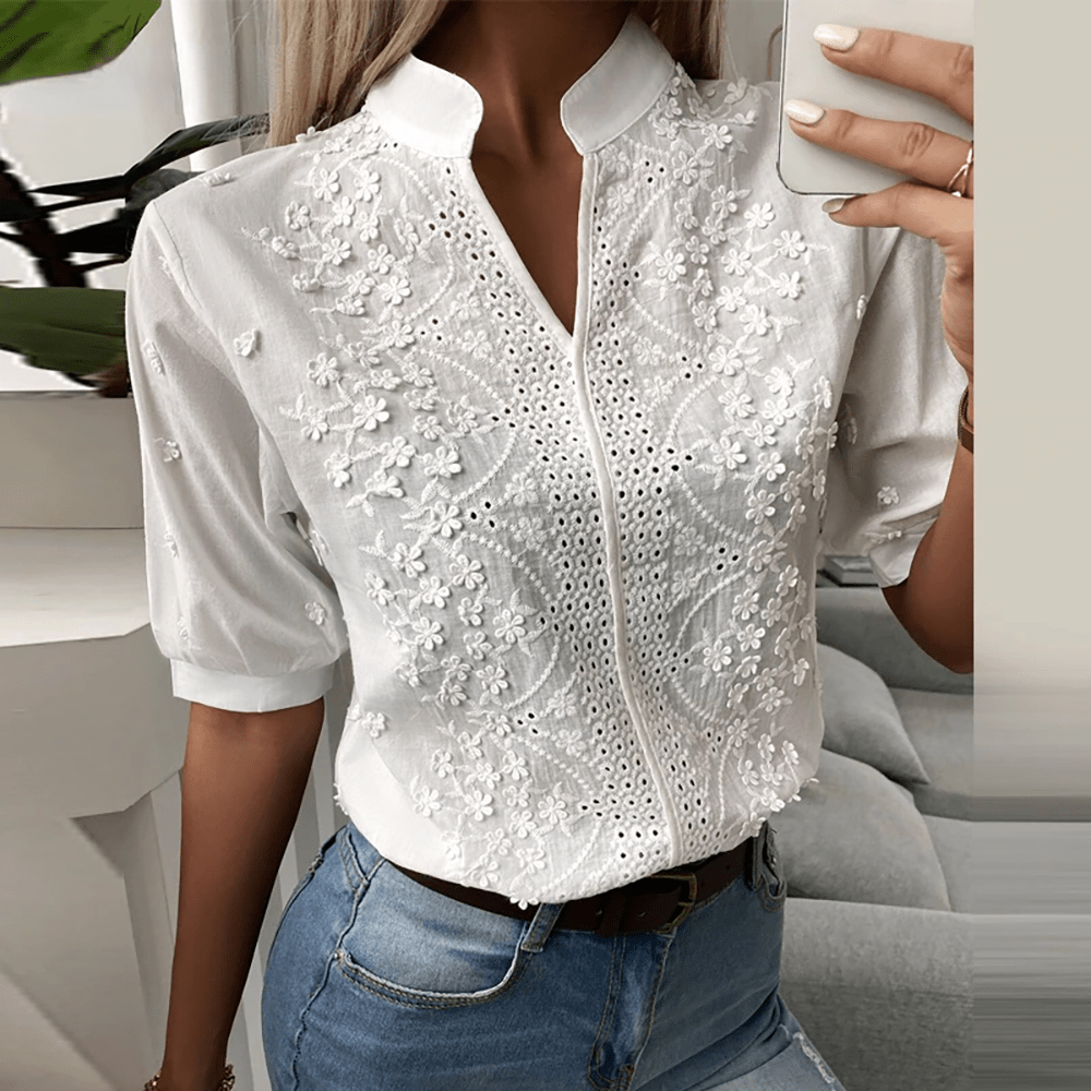 Elodie - Elegant bluse med V-hals og blonder detaljer