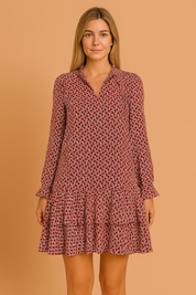 Mini-jurk met lange mouwen en bordeauxrode retroprint, V-hals en dubbele volantrok